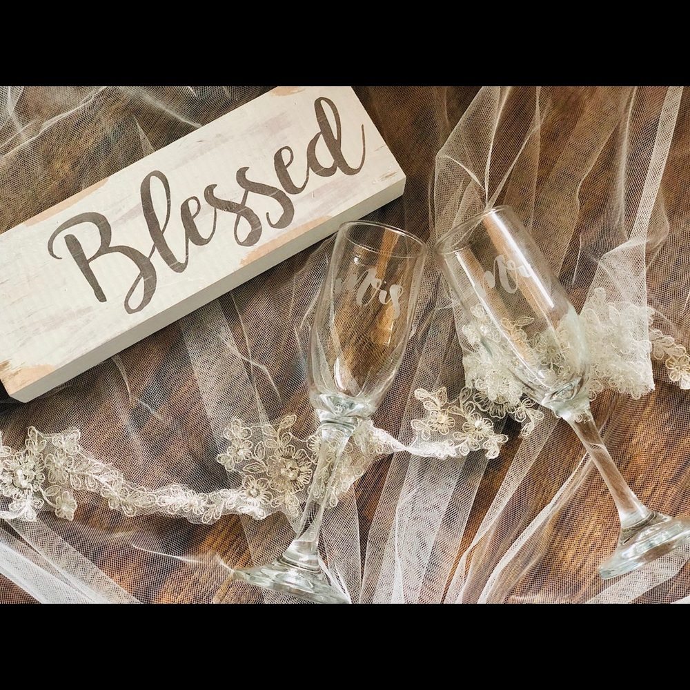 Mr & Mrs champagne flutes